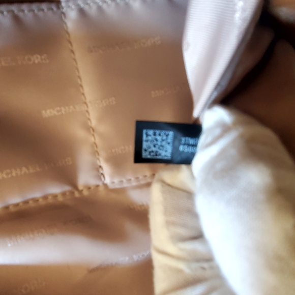 Michael Kors Devon MKMonogram Leather Handbag - Picture 5 of 9